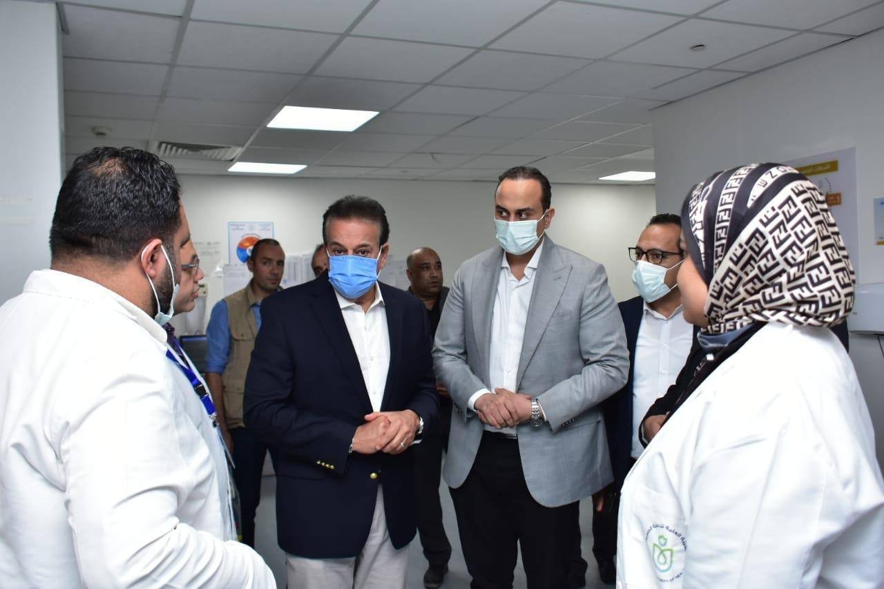 عبدالغفار يستطلع آراء المواطنين عن خدمات التأمين الصحي بالأقصر