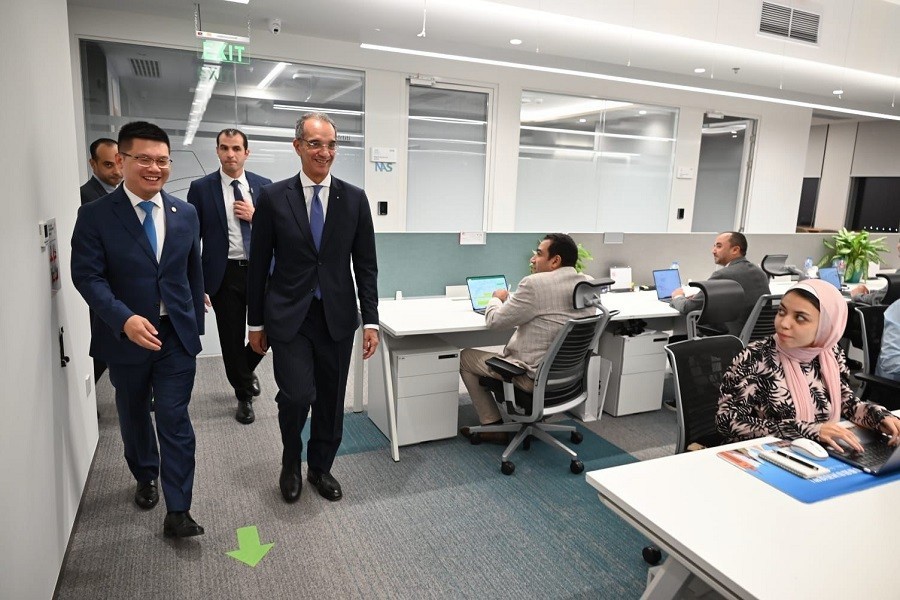 وزير الاتصالات يفتتح مقرا جديدا لشركة هواوى HUAWEI 