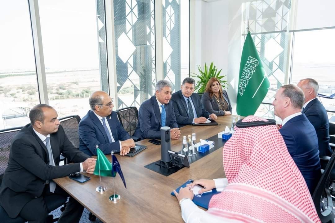 وزير السياحة يعقد لقاءات مهنية مع مسئولي شركات الطيران السعودية