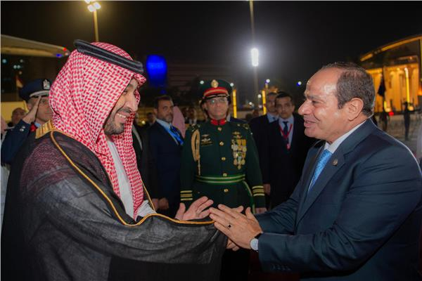 السيسي يودع ولي العهد السعودي في ختام زيارته لمصر 