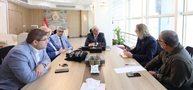 عاشور خلال اللقاء مع وفد جامعة أبردين
