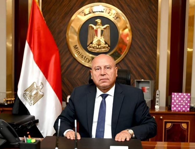 كامل الوزير وزير الصناعة