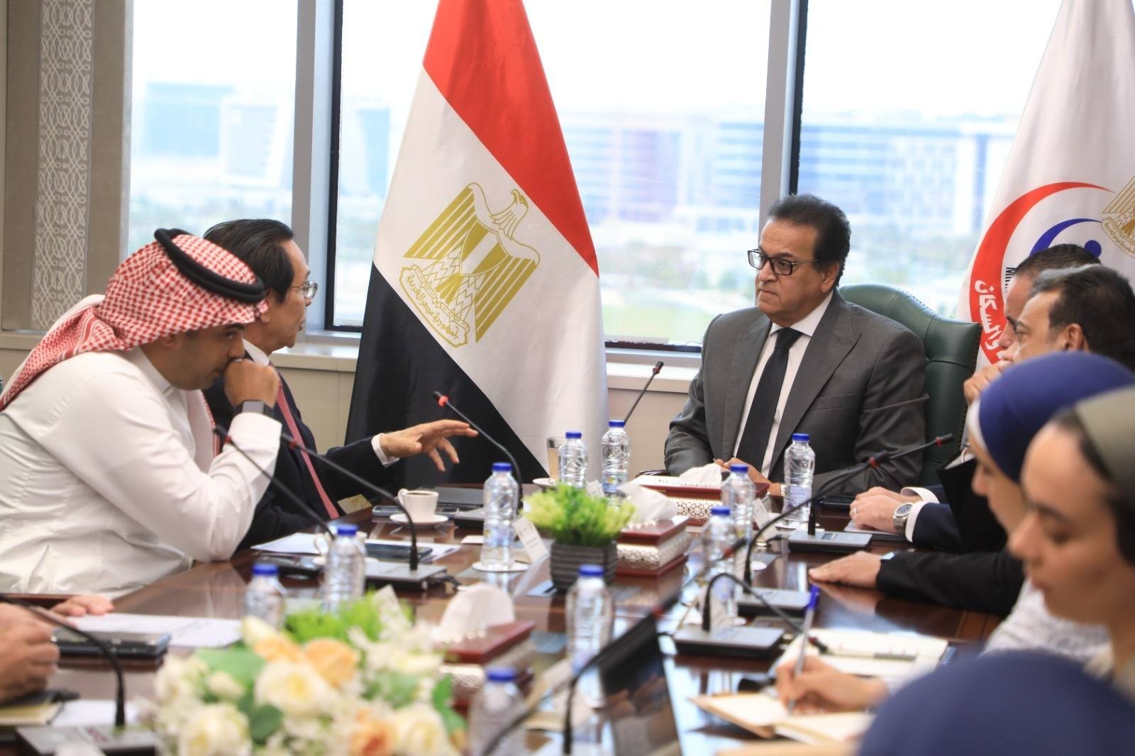 وزير الصحة يبحث الفرص الاستثمارية مع شركة إنترهيلث كندا