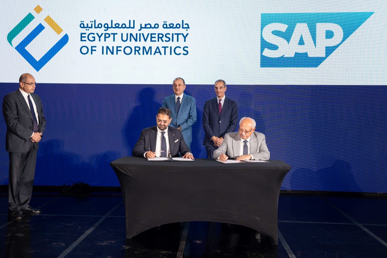 وزير الاتصالات
