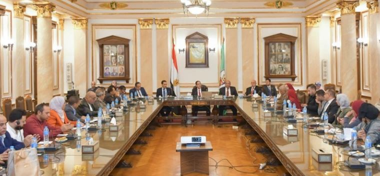 رئيس جامعة القاهرة مع الصحفيين والإعلاميبن