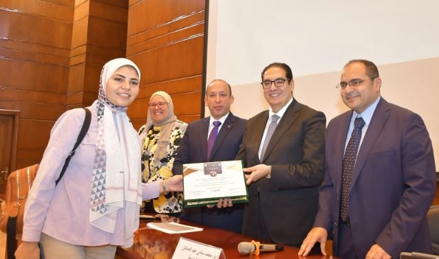 رئيس جامعة القاهرة