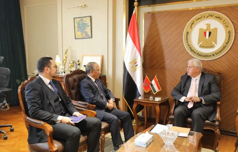 وزير التعليم العالى مع سفير المغرب