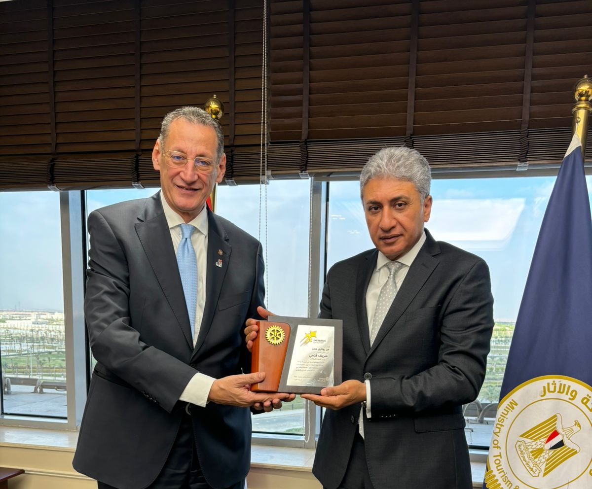 وزير السياحة والآثار