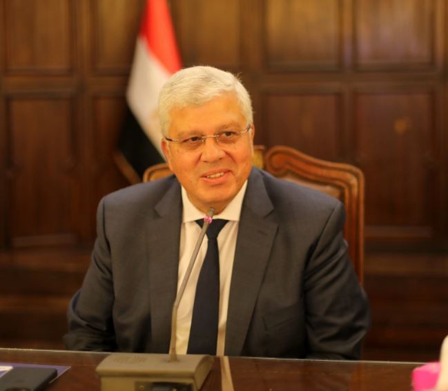 أيمن عاشور