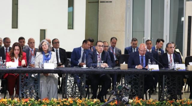 كامل الوزير خلال الجلسة