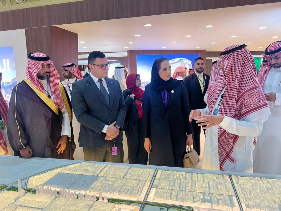 وزير الإسكان خلال مشاركته بمعرض "سيتى سكيب" بالعاصمة السعودية الرياض