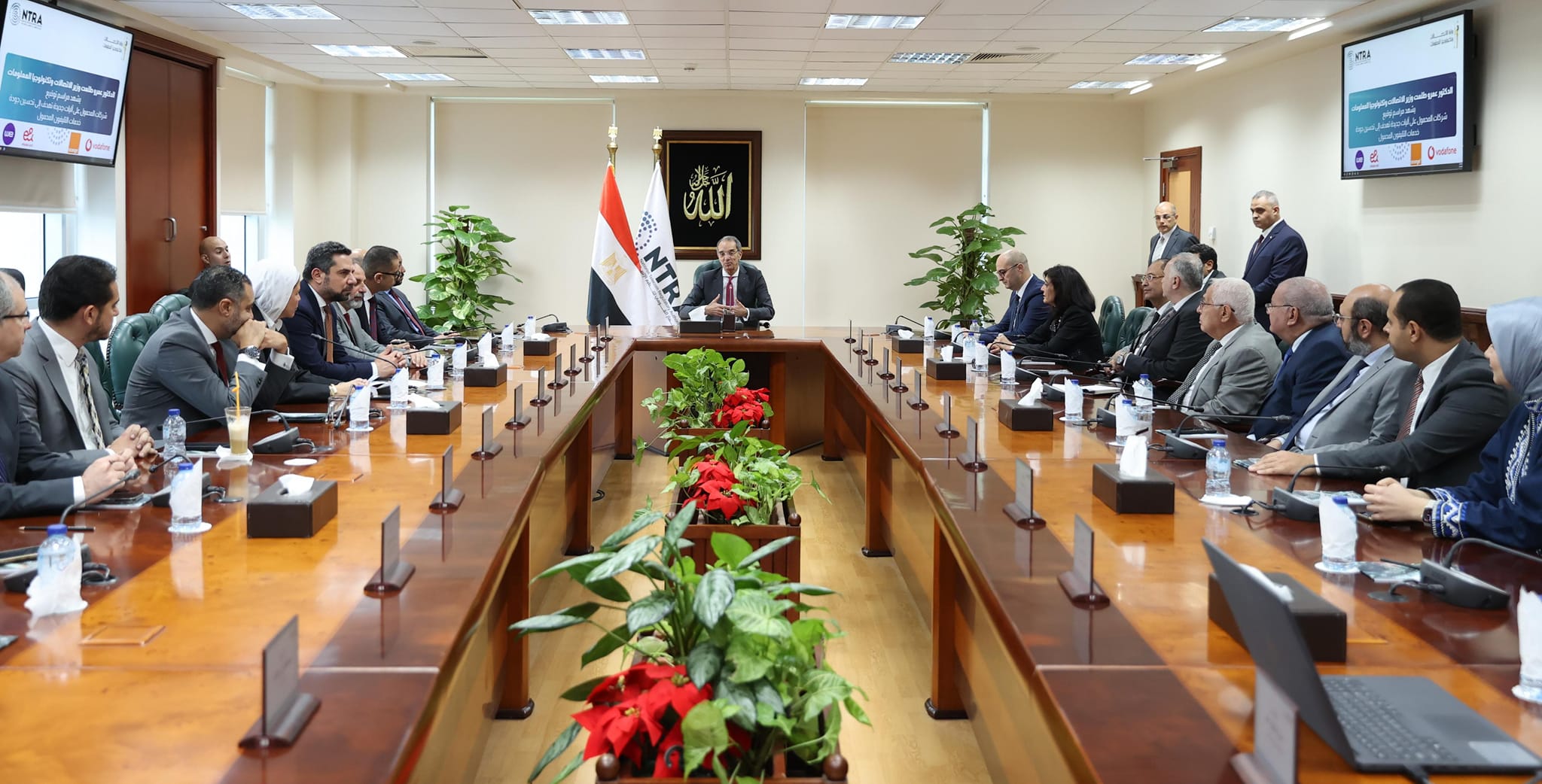 وزير الاتصالات يشهد مراسم توقيع شركات المحمول على آليات جزاءات الجودة