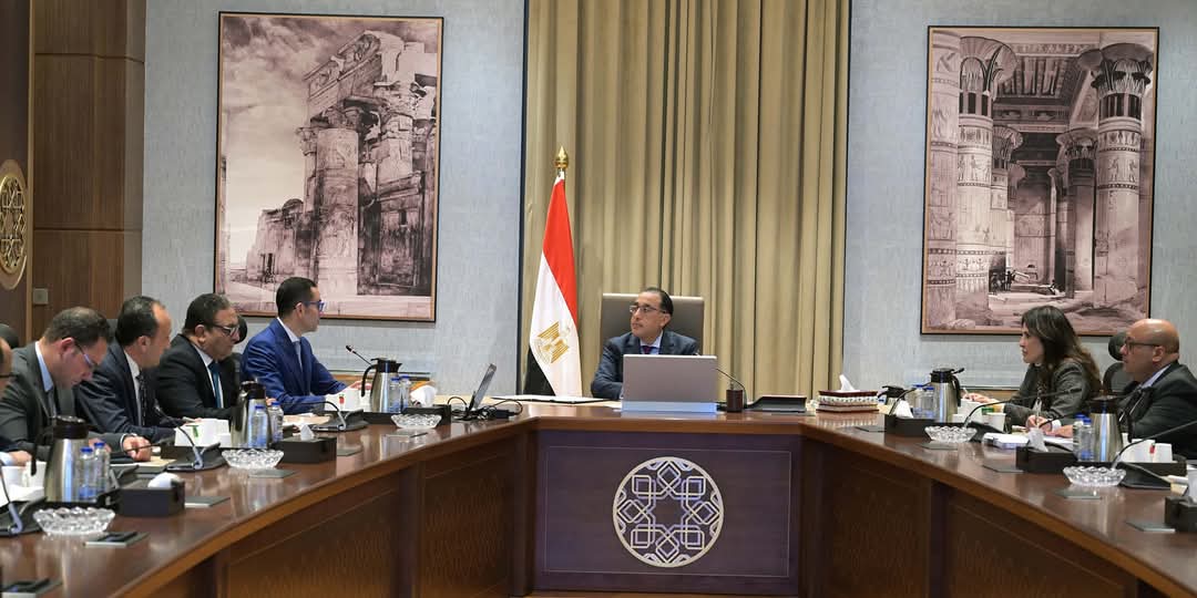 رئيس الوزراء يتابع مع وزير الاستثمار عددا من وملفات العمل