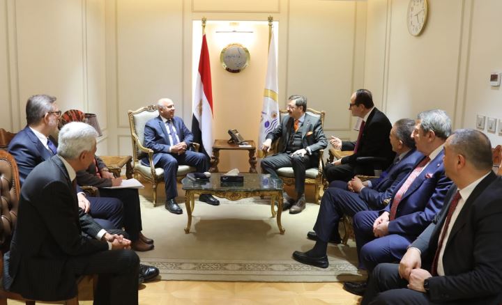 الوزير مع الوفد التركى