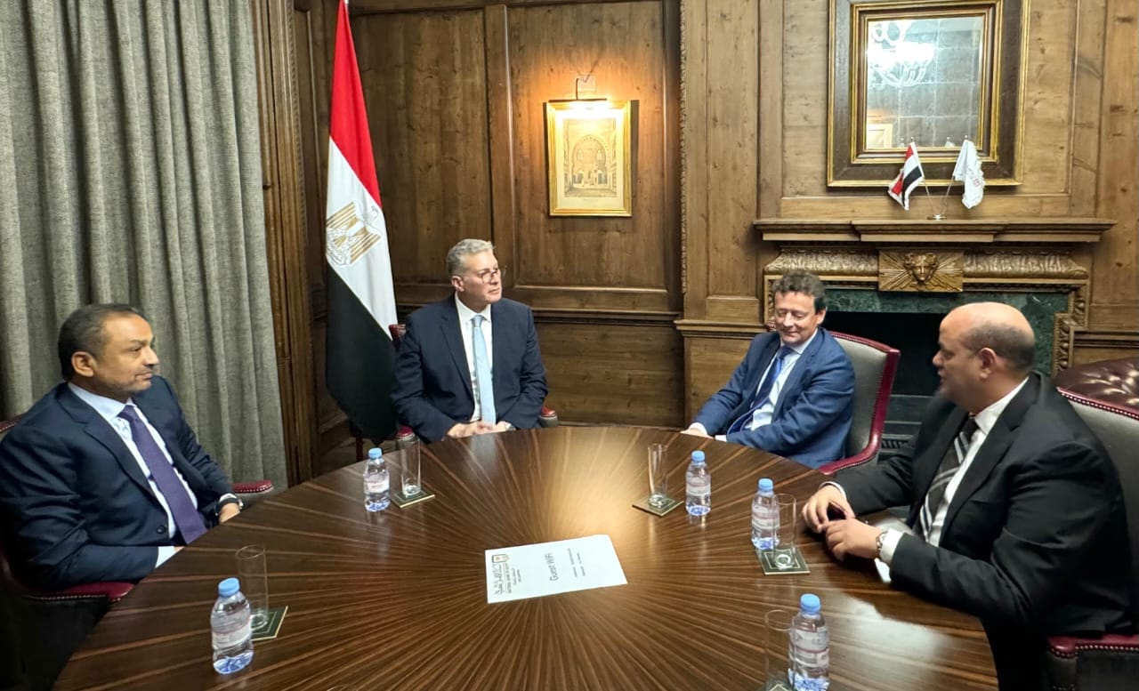 المهندس كريم بدوى يبحث خطط شركة كارلايل العالمية للاستثمار في مصر والتوسع في مجالي الاستكشاف وتنمية الحقول
