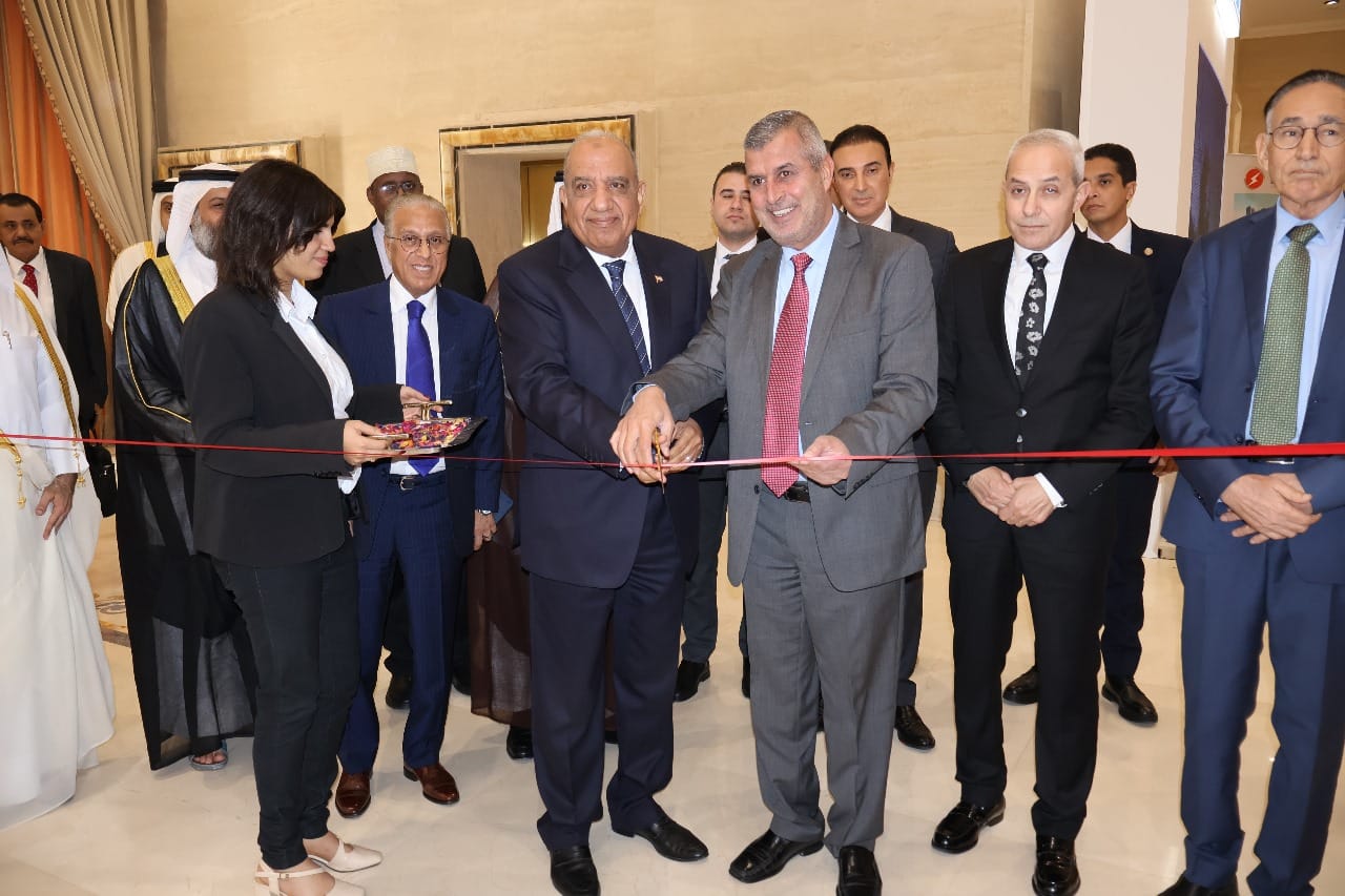 محمود عصمت يفتتح معرض الصناعة المصرية للمهمات الكهربائية