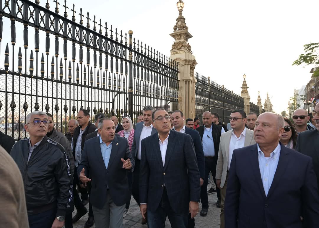 مدبولي يتفقد أعمال تطوير الممشى السياحي ببورسعيد "شارع فلسطين"