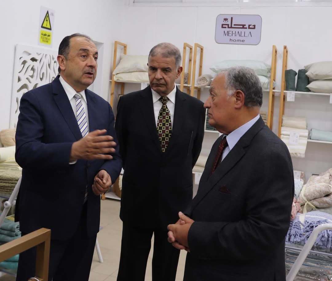 وزير قطاع الأعمال يتفقد عمر أفندي 