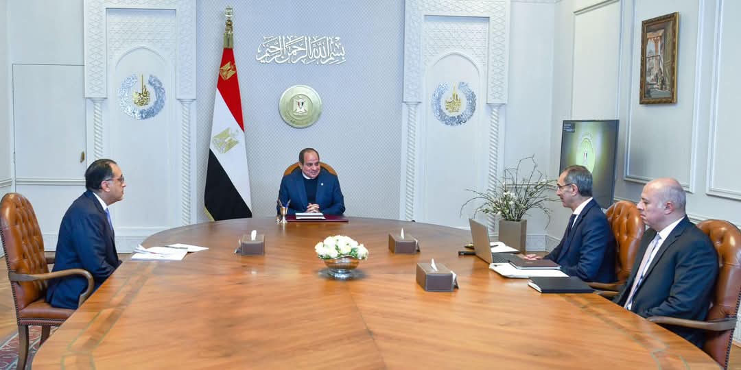 السيسي يطلع على جهود تحسين جودة الاتصالات والإنترنت
