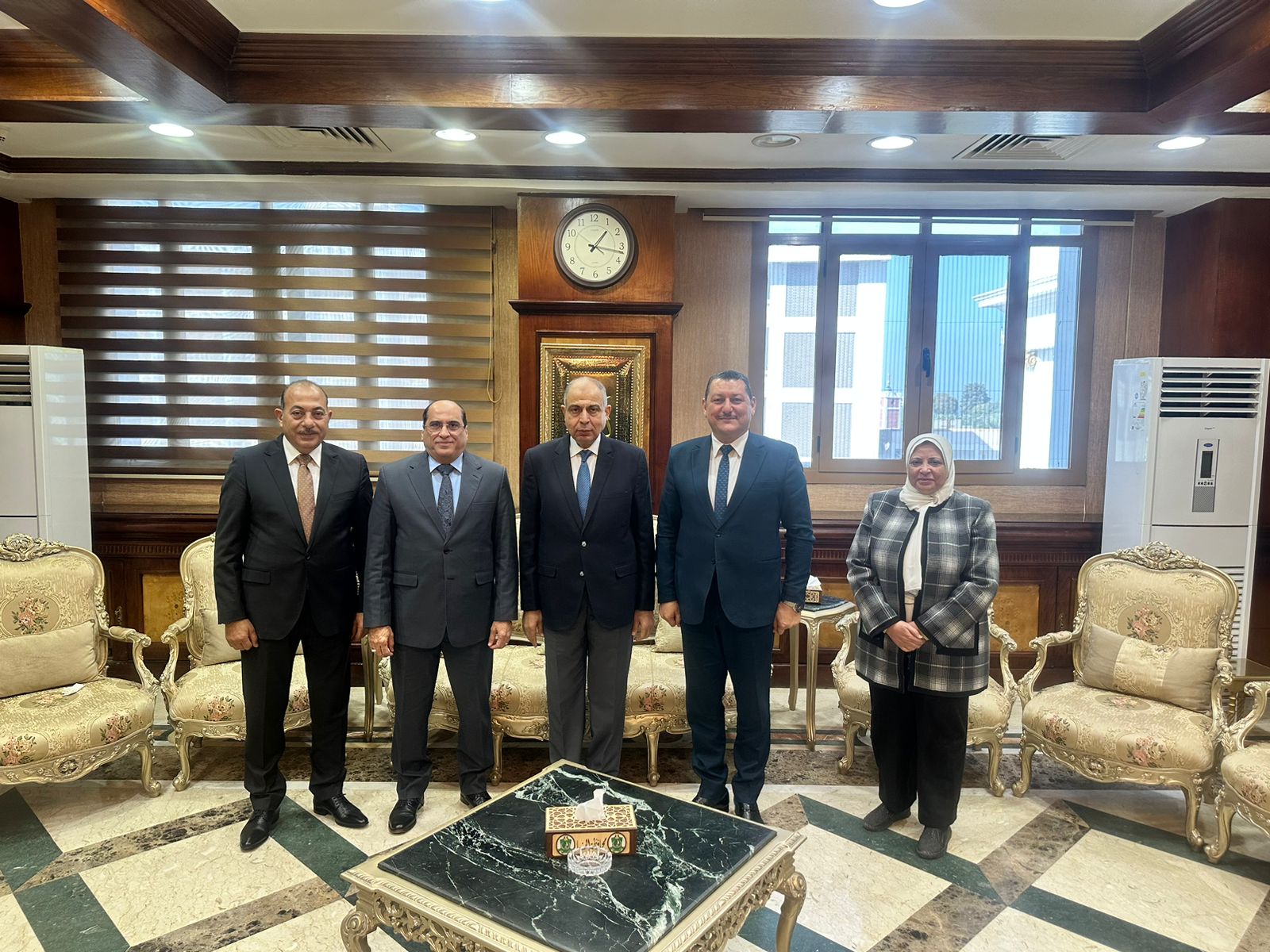 محافظ المنيا وممثلى وزارة الزراعة