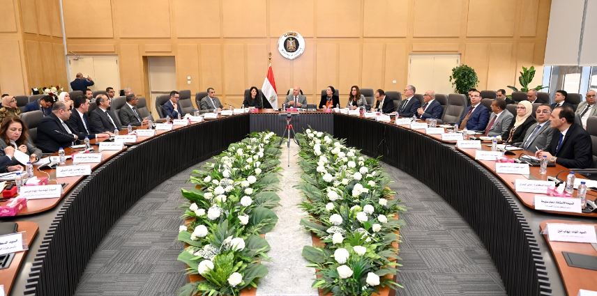 خلال اجتماع وزير الصناعة