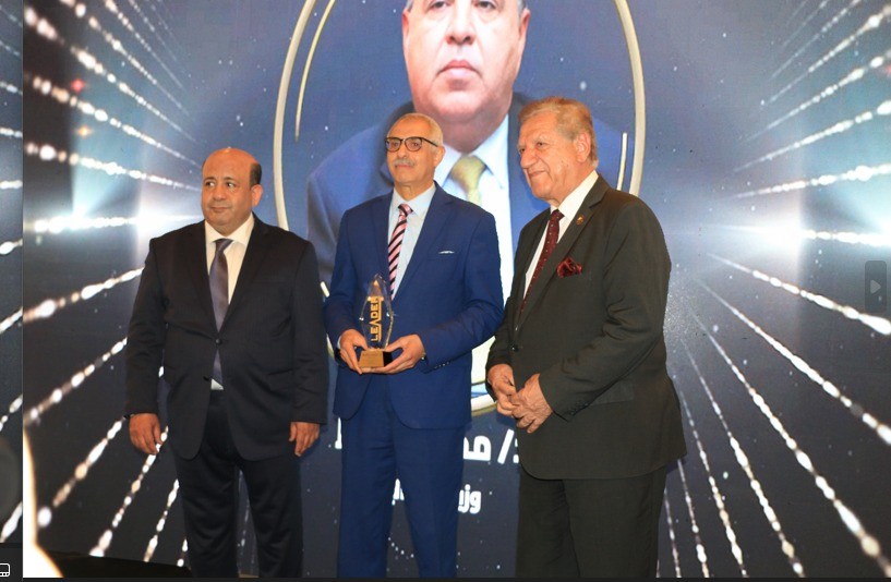 تكريم الدكتور محمد معيط .. تسلم التكريم نيابة عنه محمد عبد الفتاح مستشار الوزير
