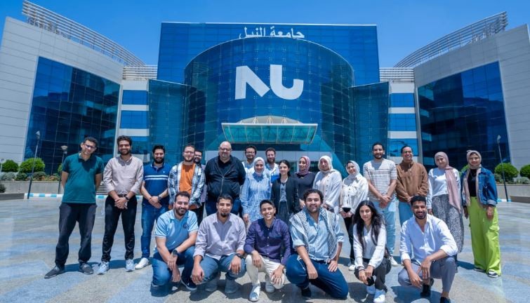 طلاب جامعة النيل الأهلية