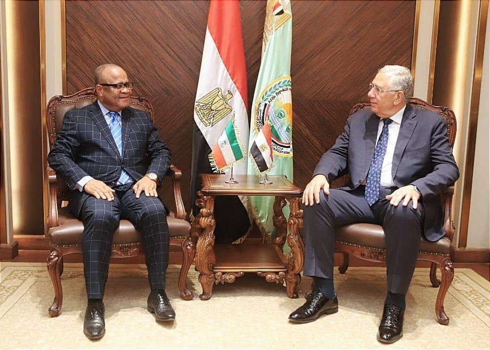 وزير الزراعة يبحث مع نظيره بدولة غينيا