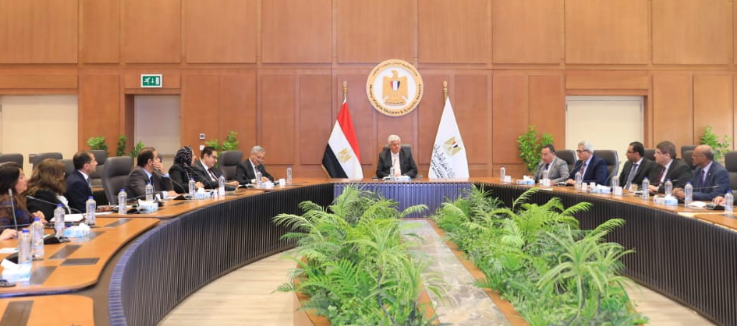 وزير التعليم العالى خلال اللقاء