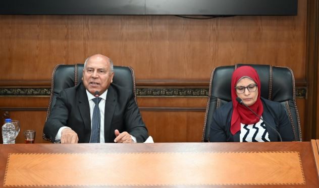 الوزير مع رئيس التنمية الصناعية