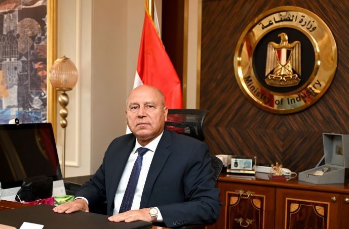 وزير الصناعة
