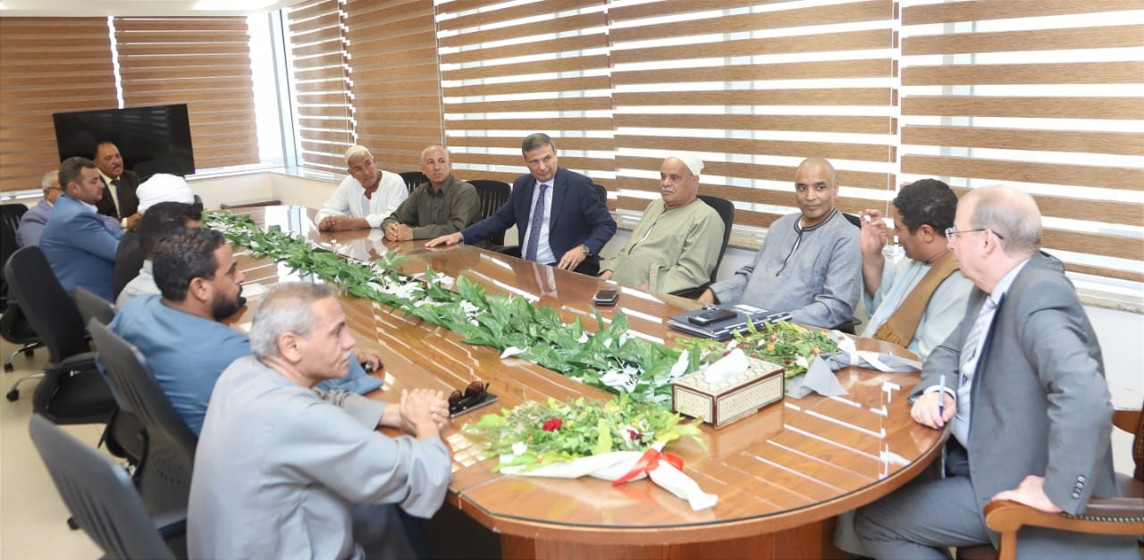 "فاروق" يواصل استقبال المزارعين