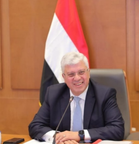 ايمن عاشور وزير التعليم العالى