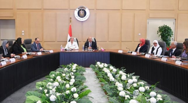كامل الوزير خلال الاجتماع
