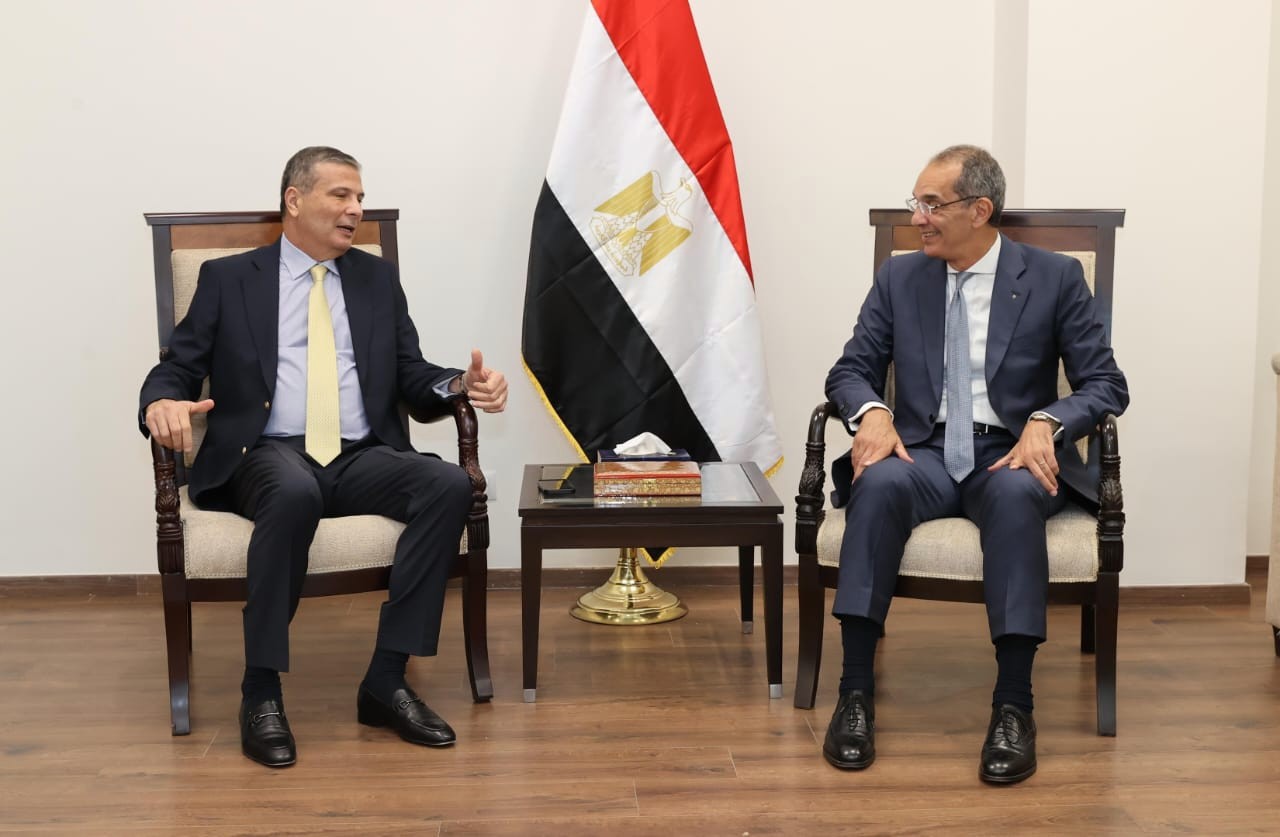 وزيرا الزراعة والاتصالات