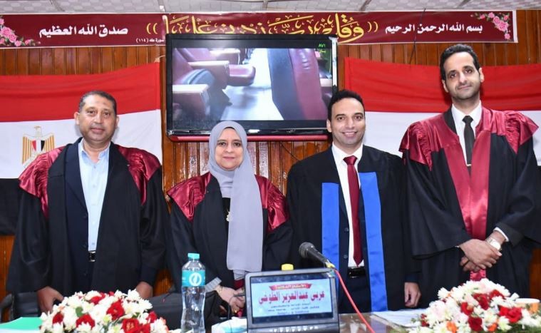 خلال مناقشة الرسالة