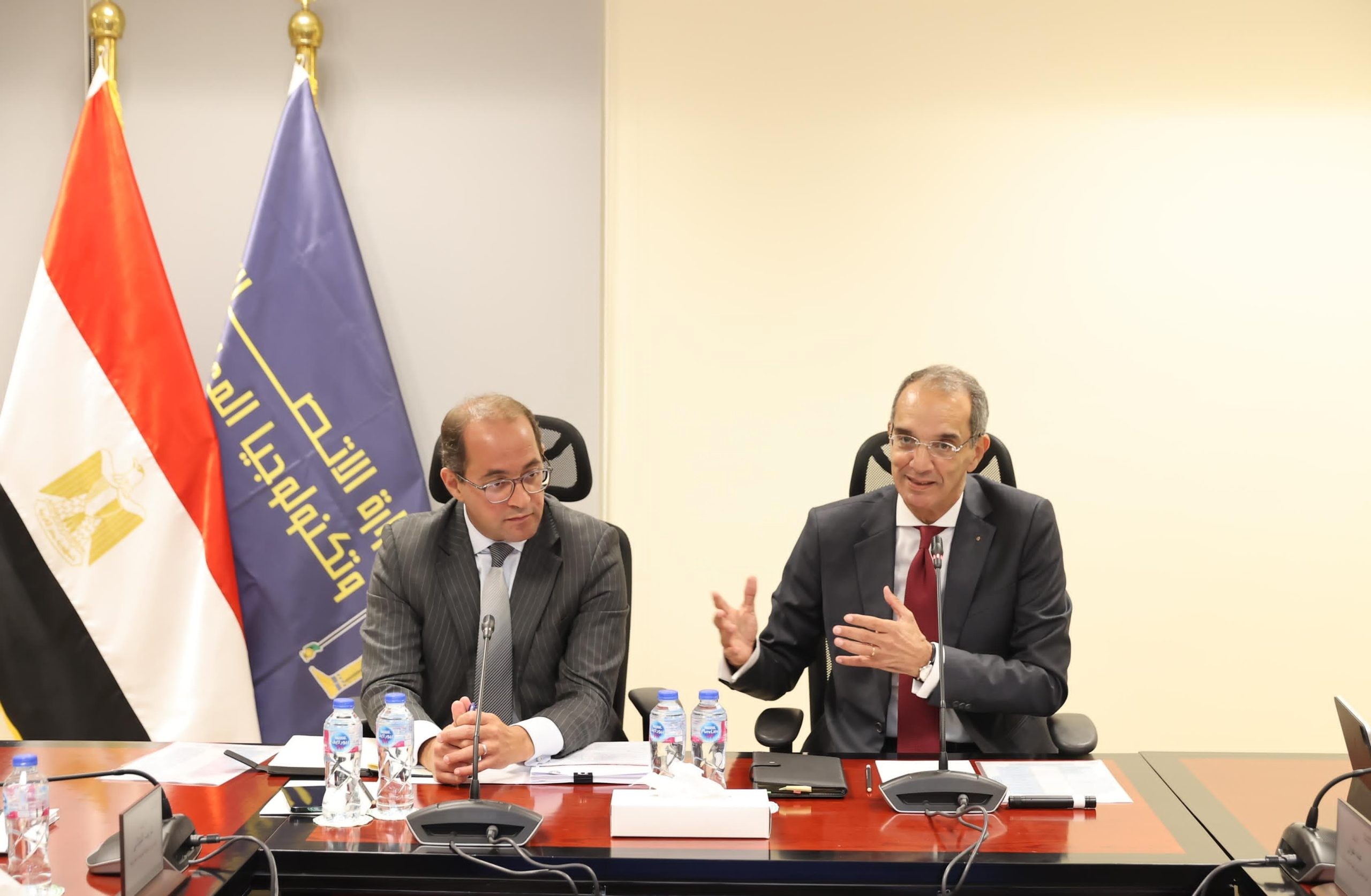 وزيرا المالية والاتصالات