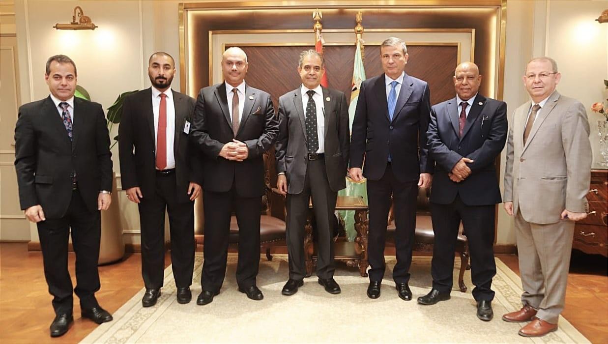 وزير الزراعة والمدير التنفيذى للمجلس الدولى للتمور 