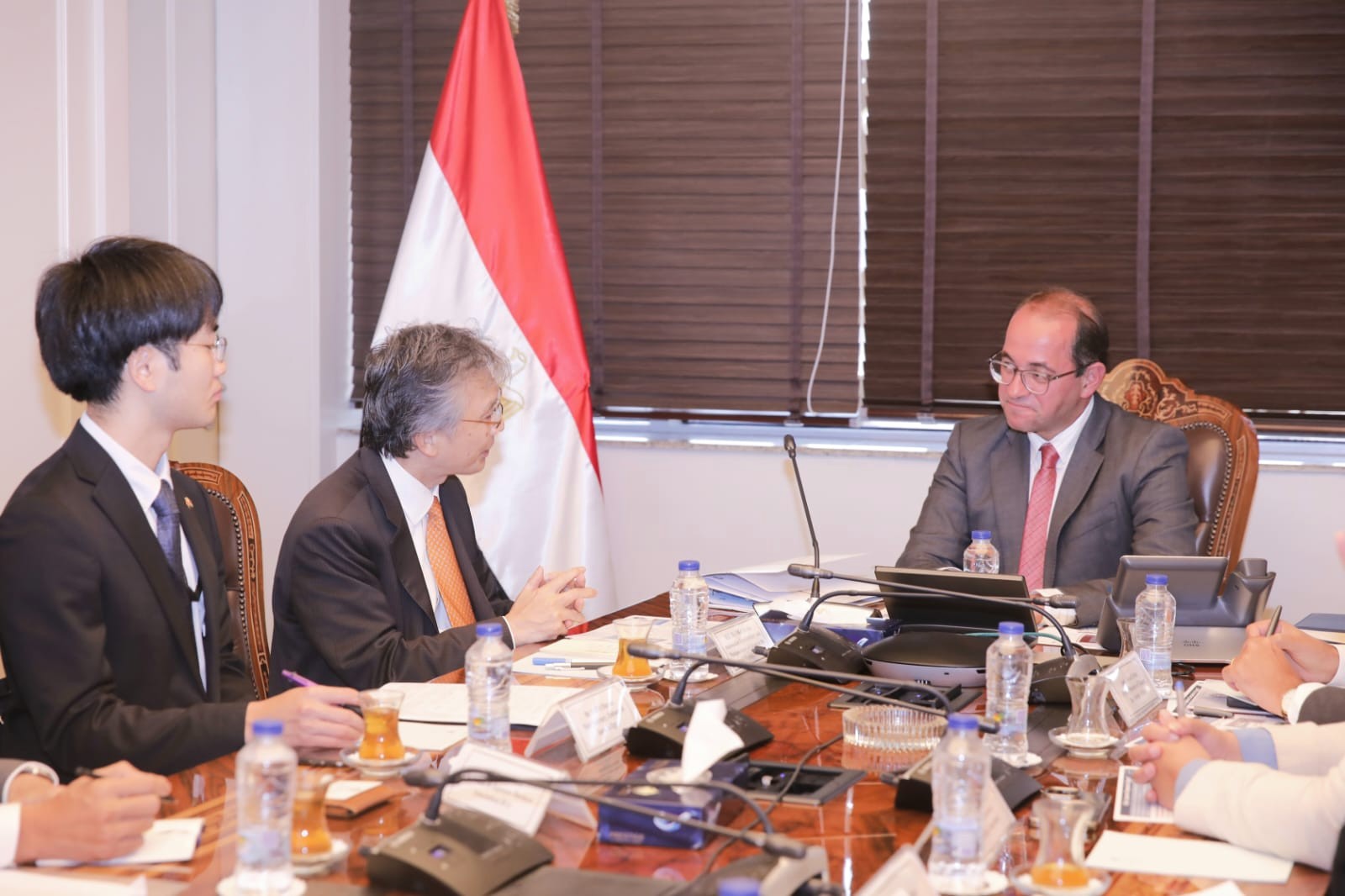 وزير المالية والسفير اليابانى 