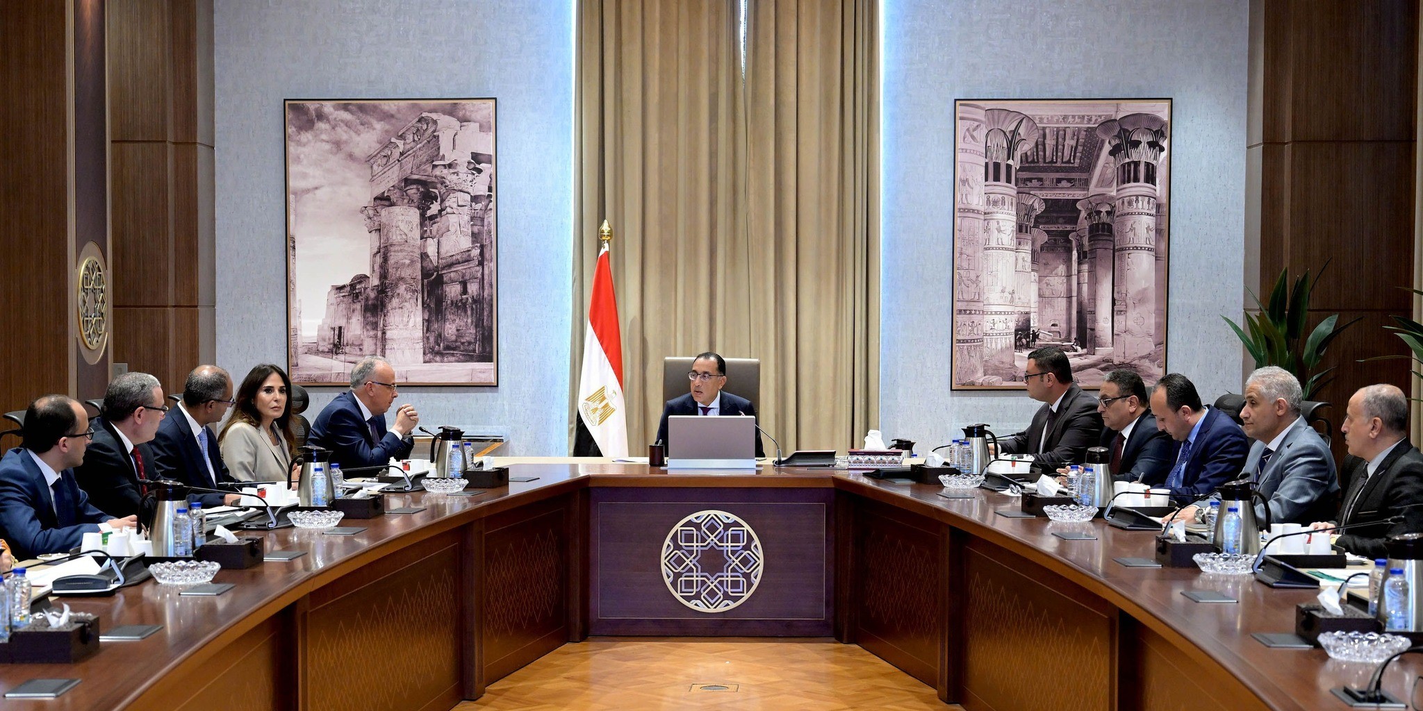 رئيس الوزراء يناقش خطة 2050 لتحلية مياه البحر