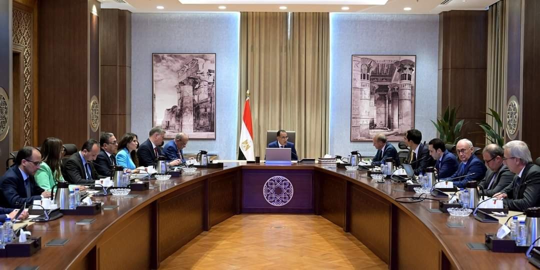 مدبولي يلتقي مسئولي تحالف عالمي لتوطين صناعة المحللات الكهربائية