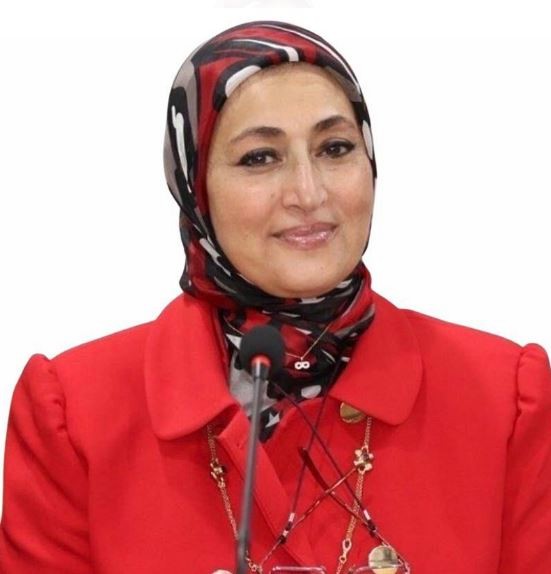 د ثريا البدوى عميد كلية الإعلام