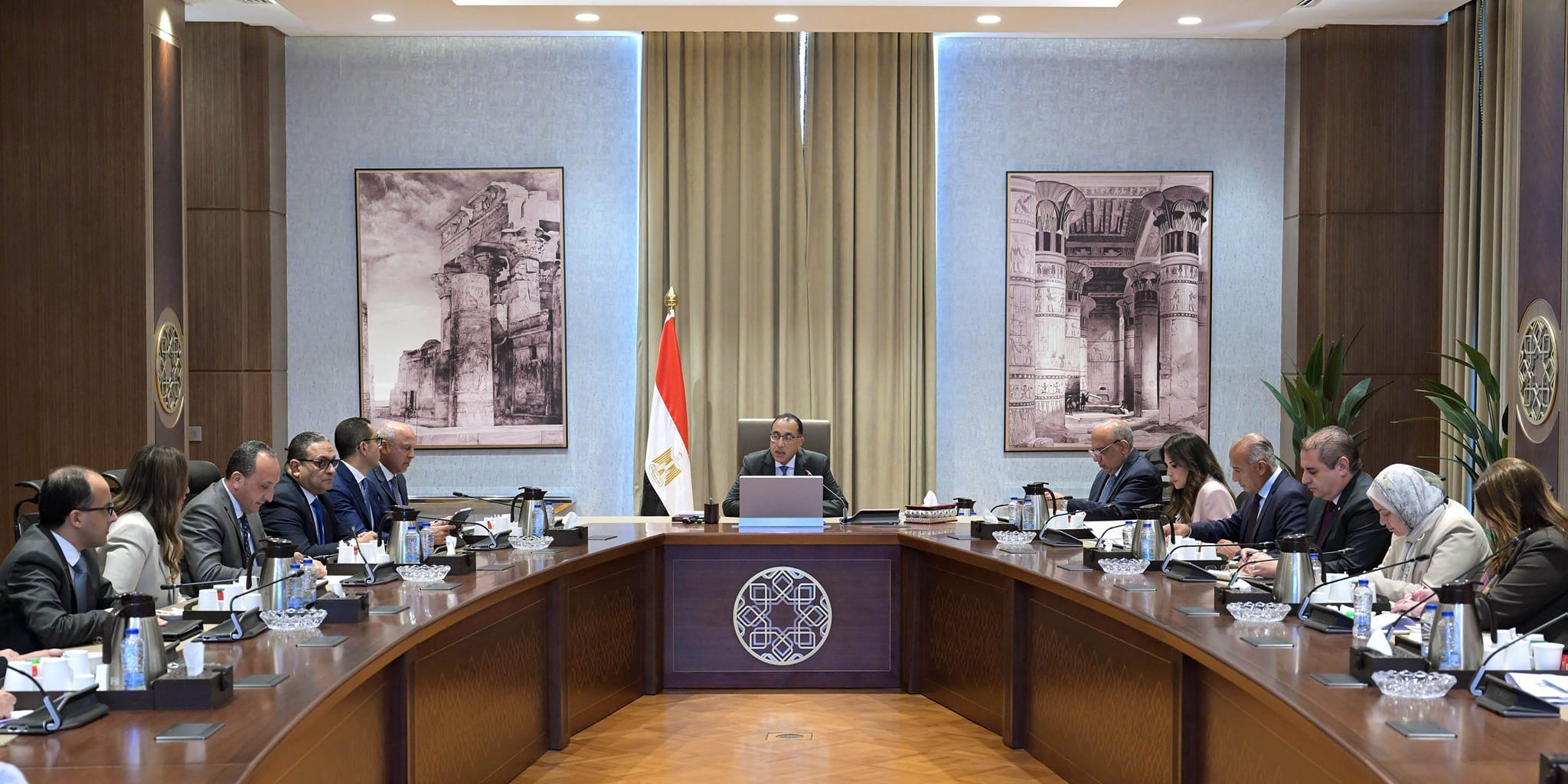رئيس الوزراء يعقد اجتماعاً لبحث آلية تعديل حدود الكربون 