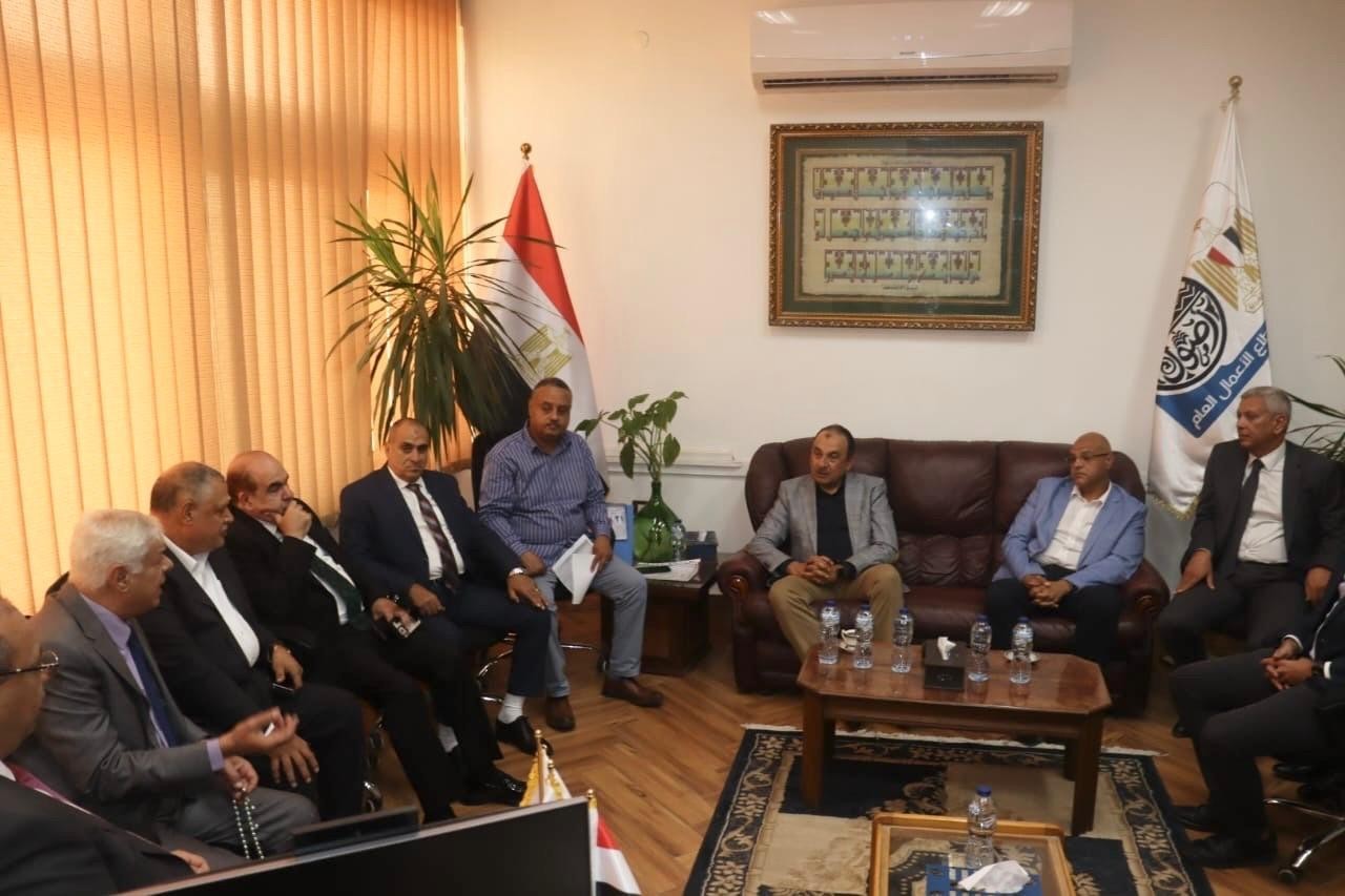 شيمي يلتقي محافظ القليوبية خلال زيارته لـ النصر للكيماويات