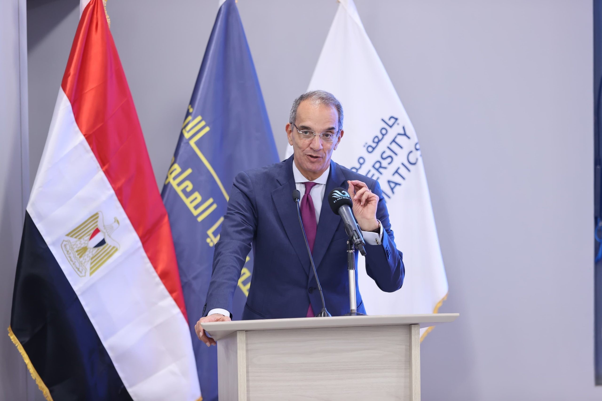 وزير الاتصالات