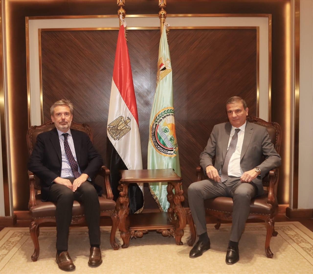 وزير الزراعة والسفير الايطالى