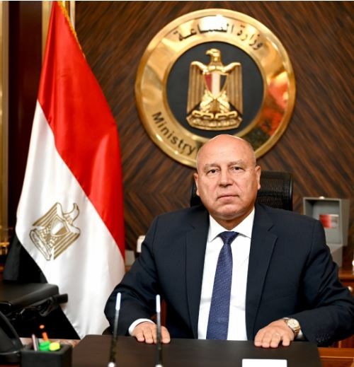 كامل الوزير وزير الصناعة
