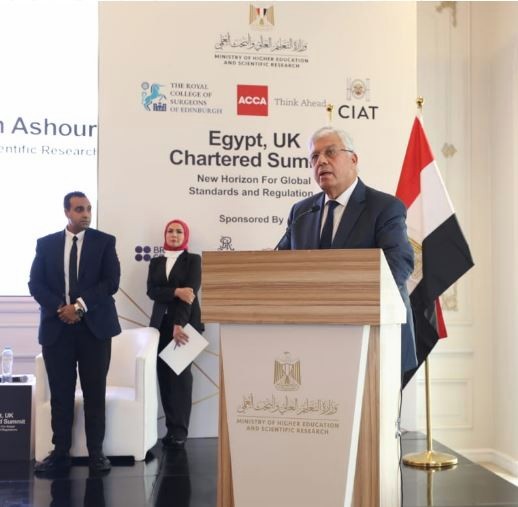 وزير التعليم العالى خلال إلقاء الكلمة