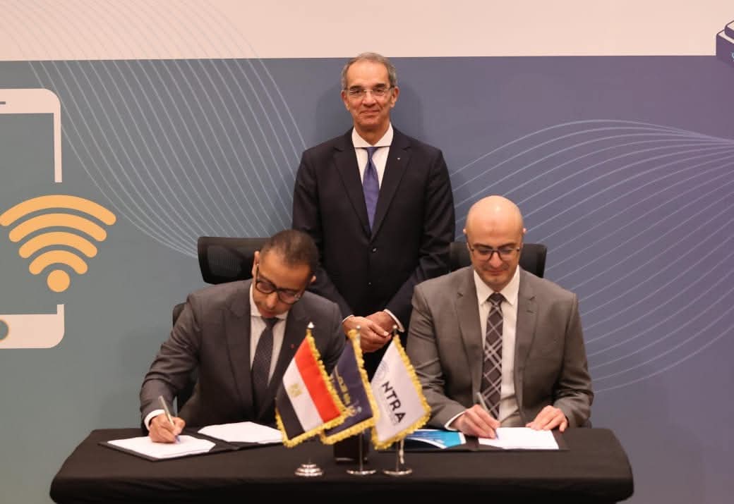 وزير الاتصالات 