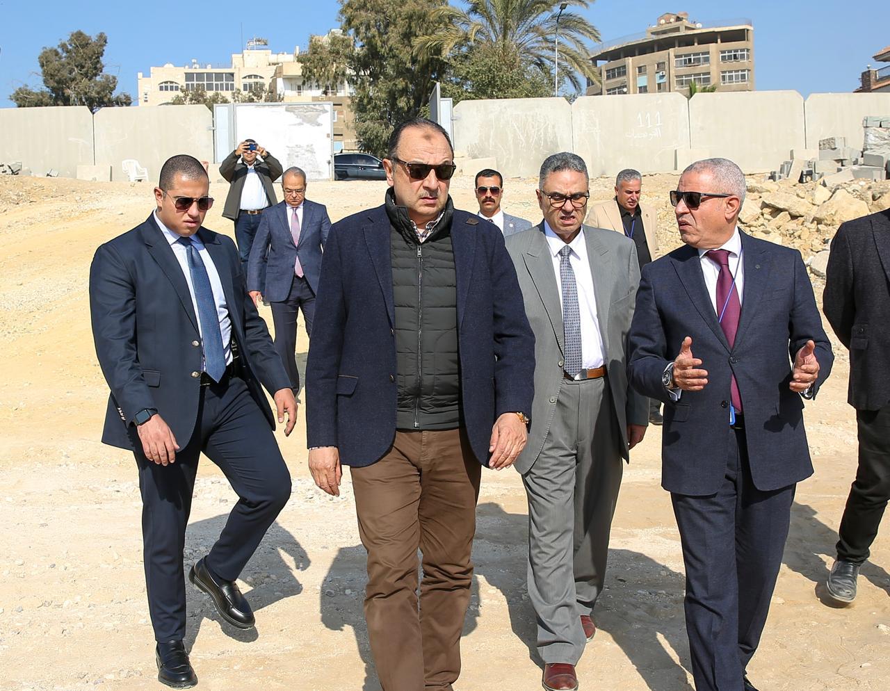وزير قطاع الأعمال العام يزور "النصر للإسكان" 